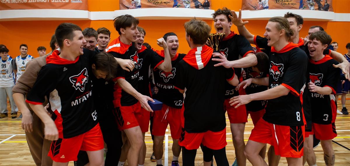 Феерическое возвращение Щеголихина, очередное шоу Рыковой и два дерби Северной столицы